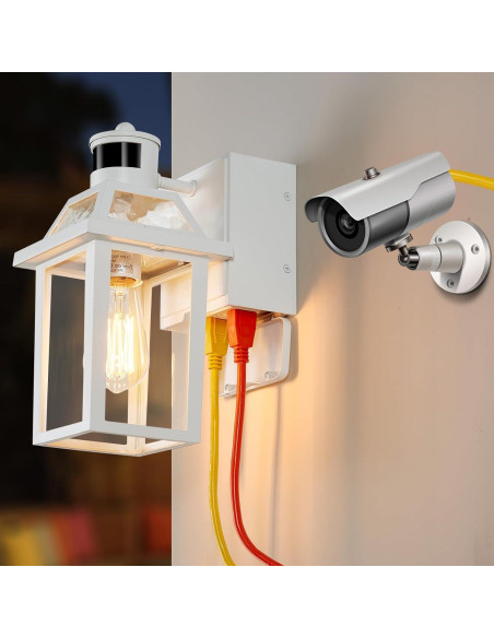 Luz de Porche YISURO con Toma GFCI y Sensor de Movimiento