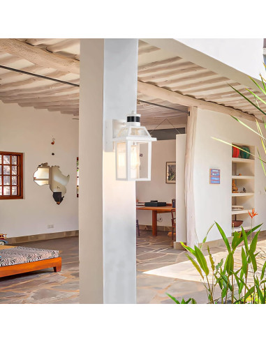 Luz de Porche YISURO con Toma GFCI y Sensor de Movimiento