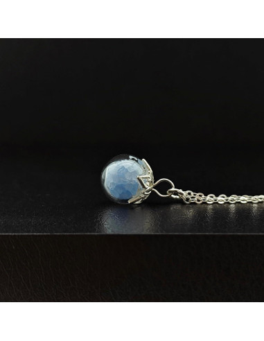 Collar de bola de vidrio azul que brilla en la oscuridad 10 mm plata 925