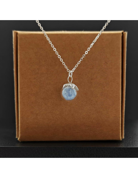 Collar de bola de vidrio azul que brilla en la oscuridad 10 mm plata 925