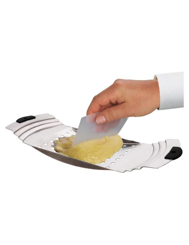Fabricante de Spaetzle KEISSCO Acero Inoxidable 33.99x12.7cm