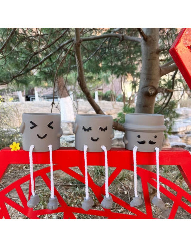 3 Macetas de Concreto con Piernas y Cara Sonriente Sizavi
