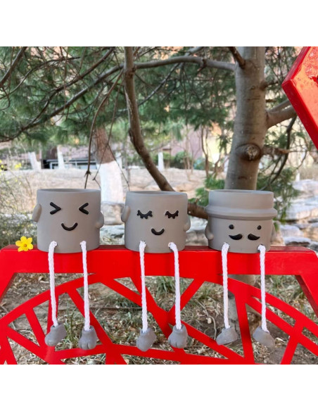 3 Macetas de Concreto con Piernas y Cara Sonriente Sizavi