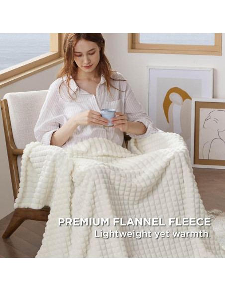 Manta de Lanzar Bedsure Blanca 127x152 cm Suave y Acogedora