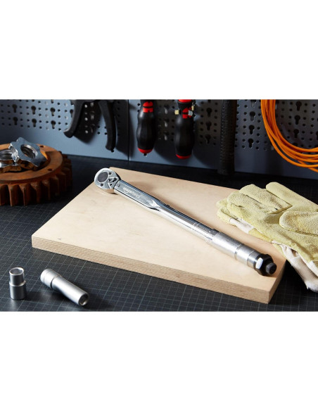 Llave de Torque de Click 3/8" Amazon Basics 15-80 ft-lb