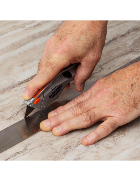 Cuchillo Utility Retráctil Blackout XP con 6 Cuchillas