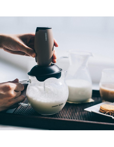Espumador de Leche Eléctrico Hario Qto con Jarra 100ml Marrón