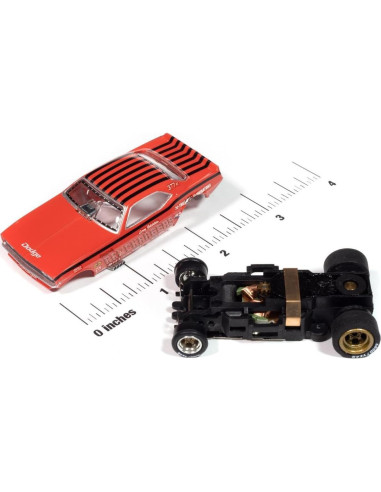 Auto World SC413-4R Dodge Challenger Ramcharger Escala HO