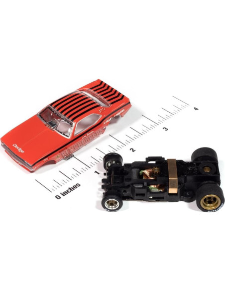 Auto World SC413-4R Dodge Challenger Ramcharger Escala HO