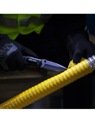 Cuchillo de bolsillo Klein Tools 44220, Negro, Hoja de acero 8.89 cm
