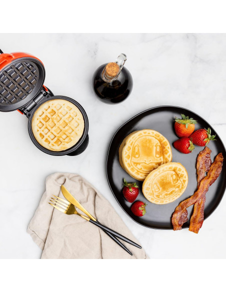 Mini Waffle Maker Charmander Uncanny Brands 550W Antiadherente