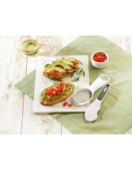 Cortador de Aguacate Zyliss 4-en-1 Blanco - Multifuncional 19.05 cm
