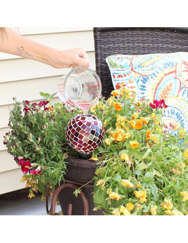 Globo de Riego de Vidrio Mosaico Sunnydaze 24.1 cm Magenta