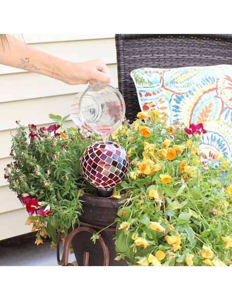 Globo de Riego de Vidrio Mosaico Sunnydaze 24.1 cm Magenta