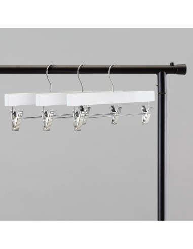 Perchas de Madera Amazon Basics con Clips - Blanco, Paquete de 10