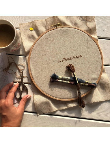 Aro de Bordado de Madera Nurge 24 mm con Tornillo Ajustable