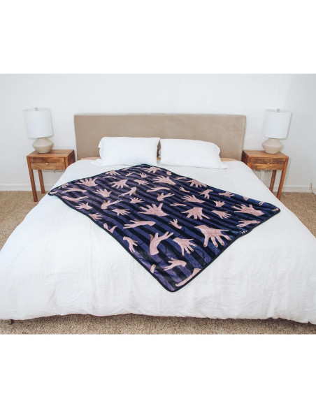 Manta de Forro de Poliester Silver Buffalo Miércoles 114x152cm