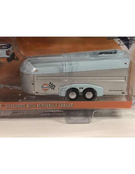 Camioneta Chevrolet Silverado 2017 con Remolque Aerovault Greenlight 1/64