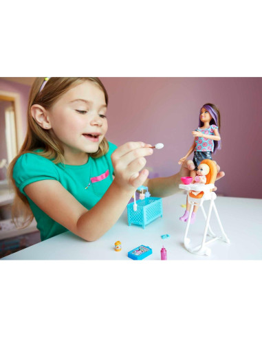 Set de Muñecas Barbie Skipper Babysitters Inc. con Silla Alta y Cuna