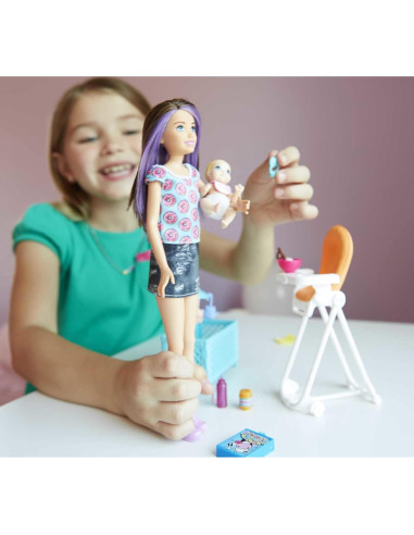 Set de Muñecas Barbie Skipper Babysitters Inc. con Silla Alta y Cuna