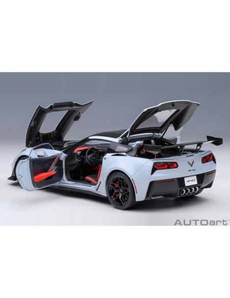 Autoart Chevrolet Corvette C7 ZR1 Gris 1:18 con Techo de Carbono