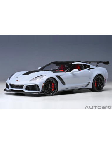 Autoart Chevrolet Corvette C7 ZR1 Gris 1:18 con Techo de Carbono