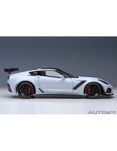 Autoart Chevrolet Corvette C7 ZR1 Gris 1:18 con Techo de Carbono