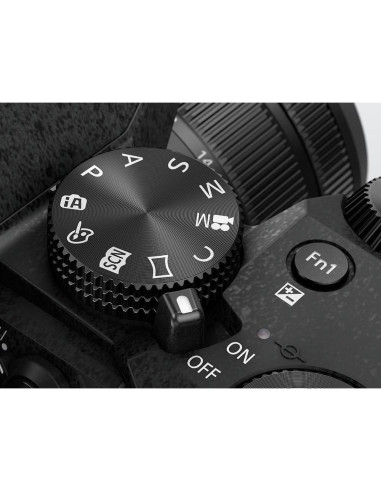 Cámara DSLM Panasonic LUMIX G7 4K con lente 14-42mm y accesorios