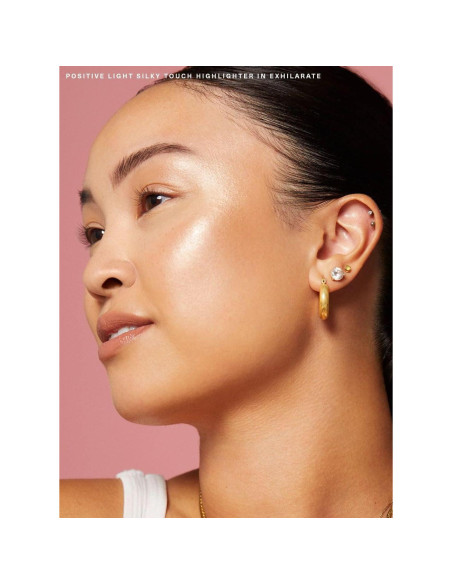 Iluminador en Polvo Rare Beauty Toque Sedoso 2.8g Tono Exhilarate