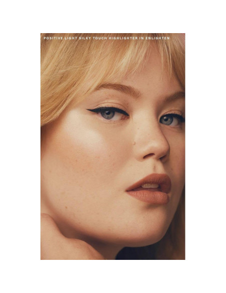 Iluminador en Polvo Rare Beauty Toque Sedoso 2.8g