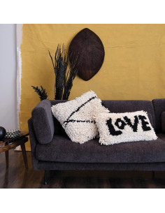 Almohada Lumbar Creative Co-Op de Lana Shag con Diseño Amor 2