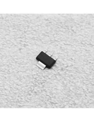 50 Reguladores de Voltaje AMS-1117 3.3V 1A SOT-223