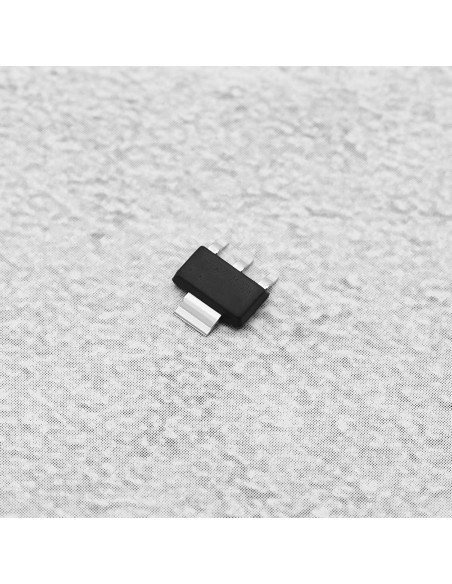 50 Reguladores de Voltaje AMS-1117 3.3V 1A SOT-223