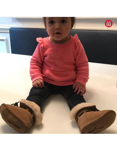 Botín de piel de oveja Minnetonka para infante 3 Tan