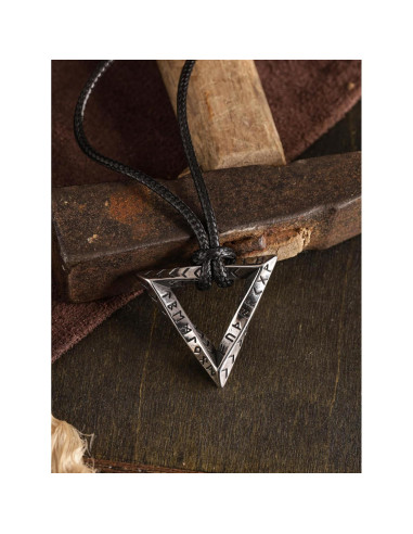 Collar de Runas Vikingas HAQUIL, Talisman Triangular Acero Inoxidable