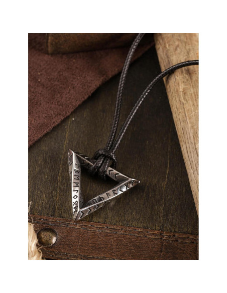 Collar de Runas Vikingas HAQUIL, Talisman Triangular Acero Inoxidable