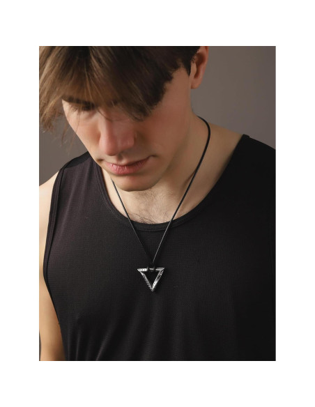 Collar de Runas Vikingas HAQUIL, Talisman Triangular Acero Inoxidable