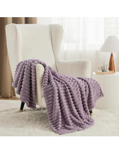 Manta Lanzadora Bedsure Morado Claro 127x152 cm Suave y Ligera 2