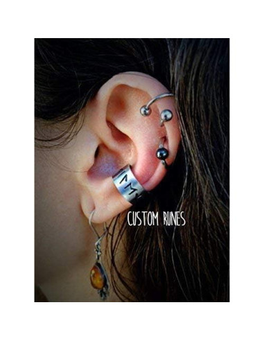 Pendiente de oreja personalizado con runas del Elder Futhark - Joyería vikinga en plata, aluminio o cobre