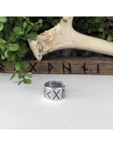 Pendiente de oreja personalizado con runas del Elder Futhark - Joyería vikinga en plata, aluminio o cobre