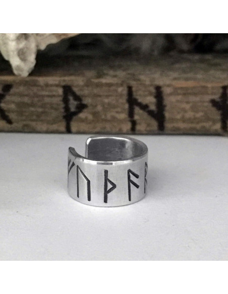 Pendiente de oreja personalizado con runas del Elder Futhark - Joyería vikinga en plata, aluminio o cobre