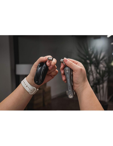 Soporte Magnético para Llaves KeySmart MagConnect - Titanio