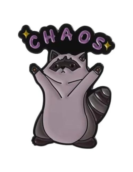 Broche de Mapache Kawaii con Letras 'CAOS' - Pin de Esmalte Unisex