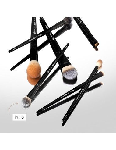 Brocha de Corrector BK Beauty N16 Nikki La Rose - Precisión y Mezcla