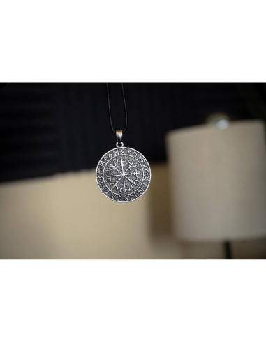 Collar Vikingo Vegvisir para Hombres en Plata Antigua - 45.72 cm