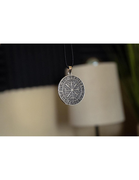 Collar Vikingo Vegvisir para Hombres en Plata Antigua - 45.72 cm