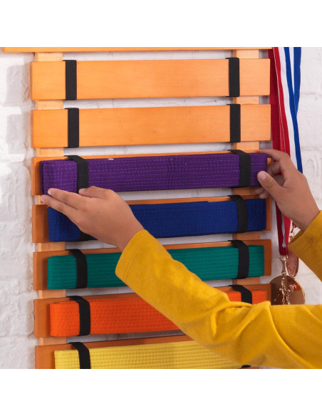 Soporte de Cinturones de Artes Marciales KidKraft Madera 8 Cinturones