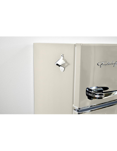 Frigidaire EFR840 Mini Nevera Retro 3.2 Pies Cúbicos Crema