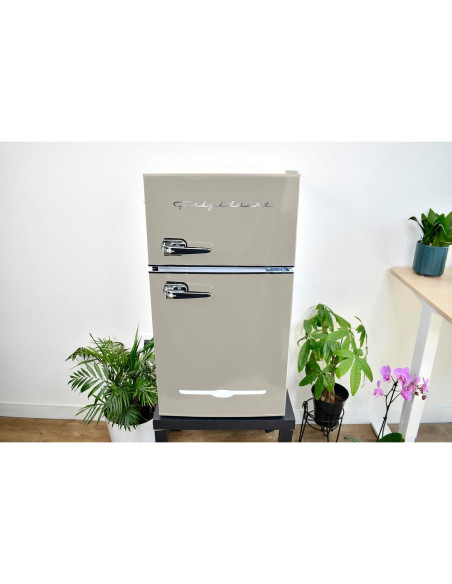 Frigidaire EFR840 Mini Nevera Retro 3.2 Pies Cúbicos Crema