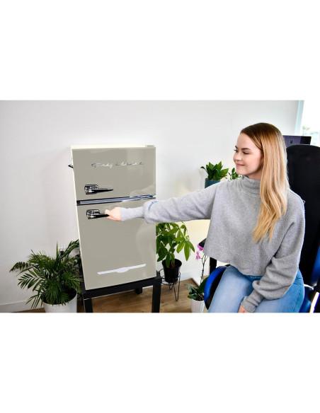 Frigidaire EFR840 Mini Nevera Retro 3.2 Pies Cúbicos Crema